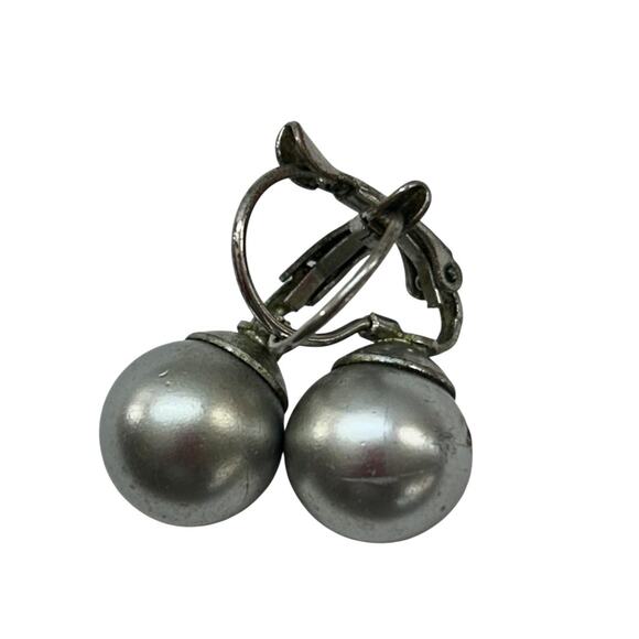 Silvertone Gray Faux Pearl Earrings Pierced Leverback .75 Inch Drop Dangle - Picture 5 of 5
